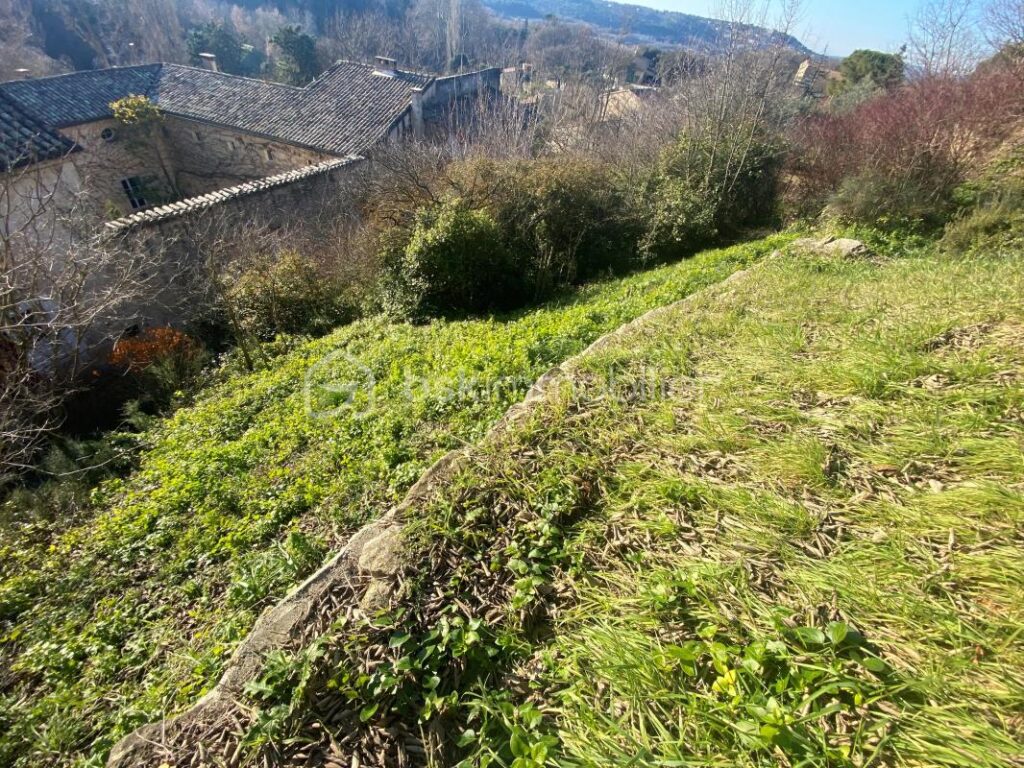 Terrain constructible 625 m² – Vue imprenable sur le Luberon – Bonnieux – NR pièces – NR chambres – 625 m²