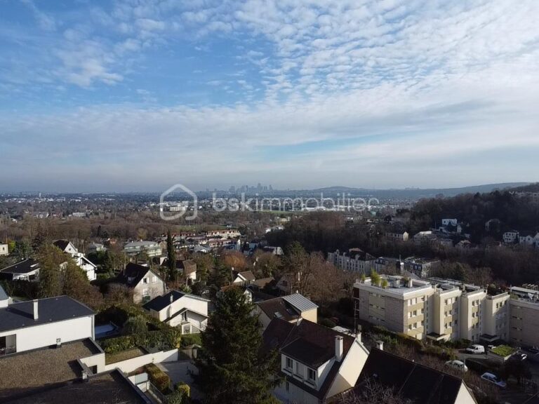 Marly-le-Roi – Spacieuse maison familiale avec vue dégagée sur Paris – 7 pièces – 4 chambres – 152 m²