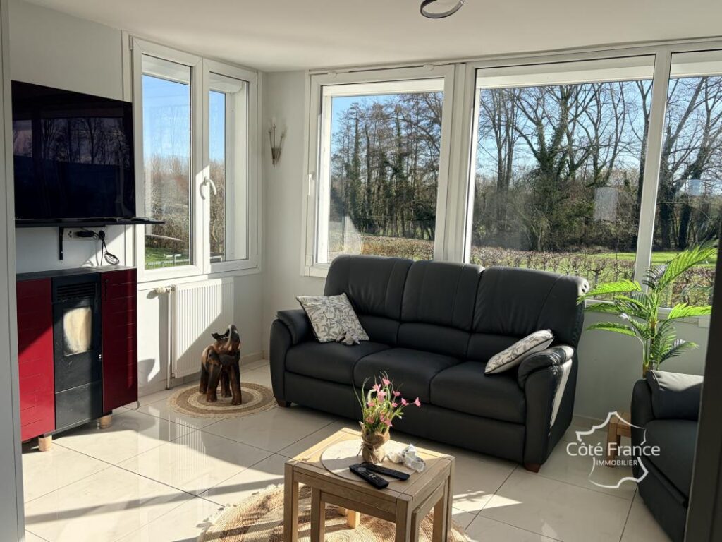 Maison 6 pièces 143 m2 1 880 m2 de terrain Bersillies (5 – 6 pièces – 4 chambres – 143 m²