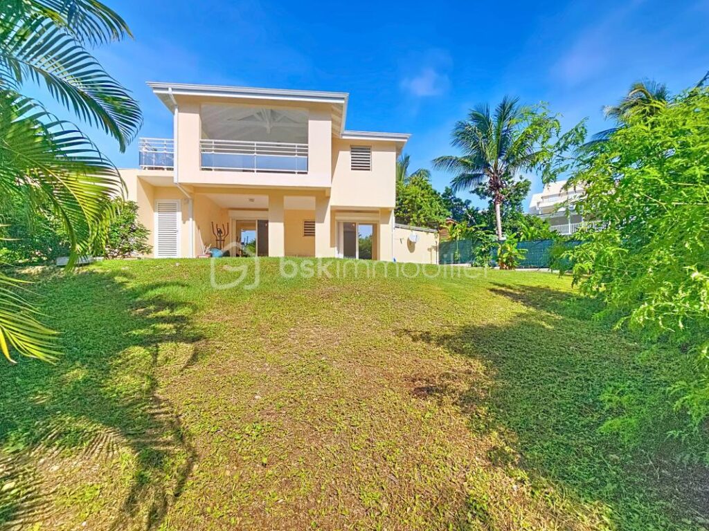 Villa T3 avec vue mer, piscine Saint François – 3 pièces – 2 chambres – 88 m²