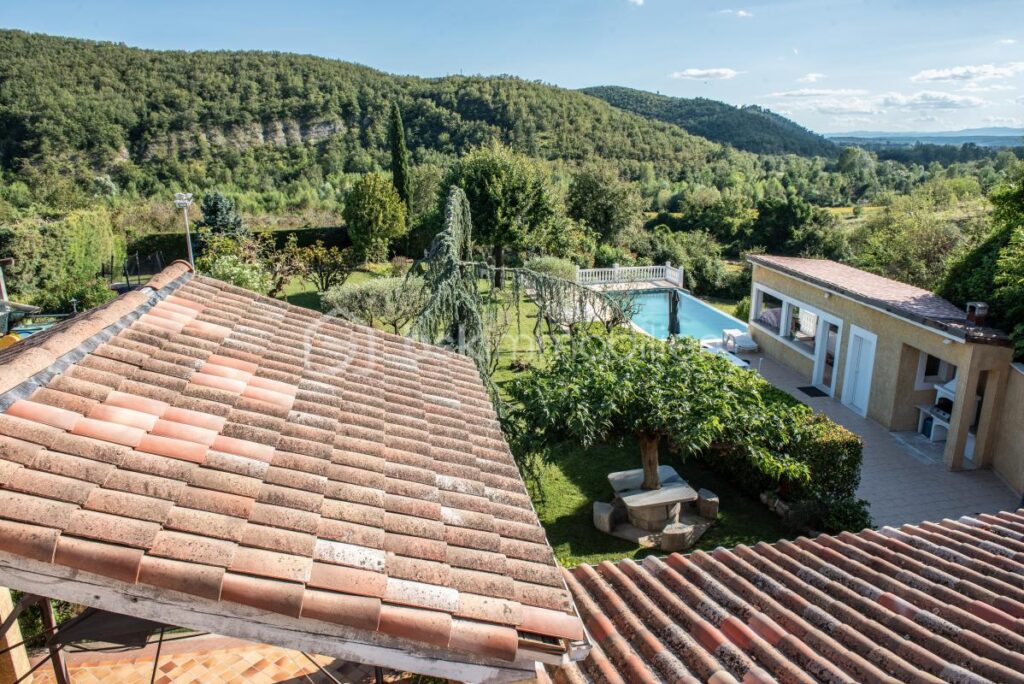 Villa, Gîte & 900 m² de Hangars à aménager – 16 pièces – 7 chambres – 340 m²