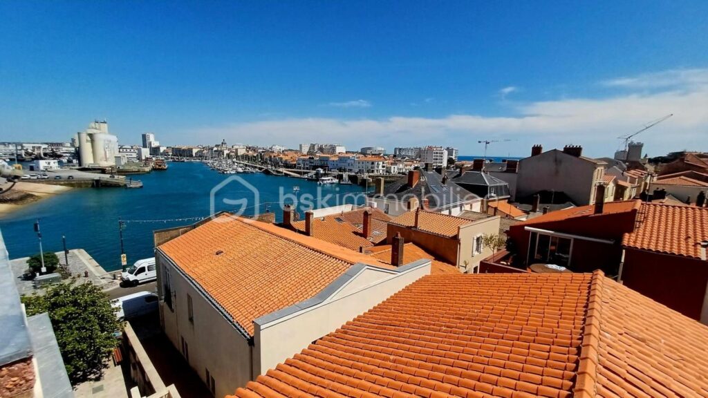 A VENDRE- Propriété bourgeoise d’exception avec Ascenseur, Rooftop, et Vue Panoramique – 10 pièces – 6 chambres – 300 m²