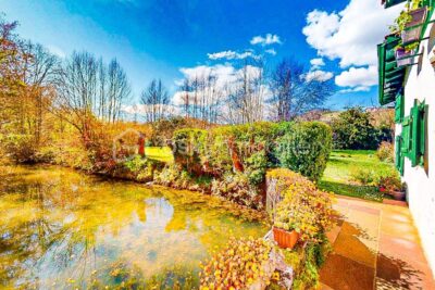 Ancien moulin sur un terrain plat de 8023m² proche du centre ville d&rsquo;Hasparren ! – 6 pièces – 4 chambres – 128 m²
