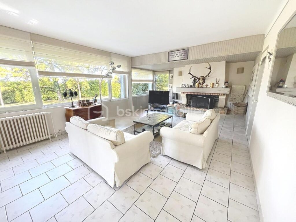 PROPRIETE DE CARACTERE – 8 pièces – 4 chambres – 210 m²