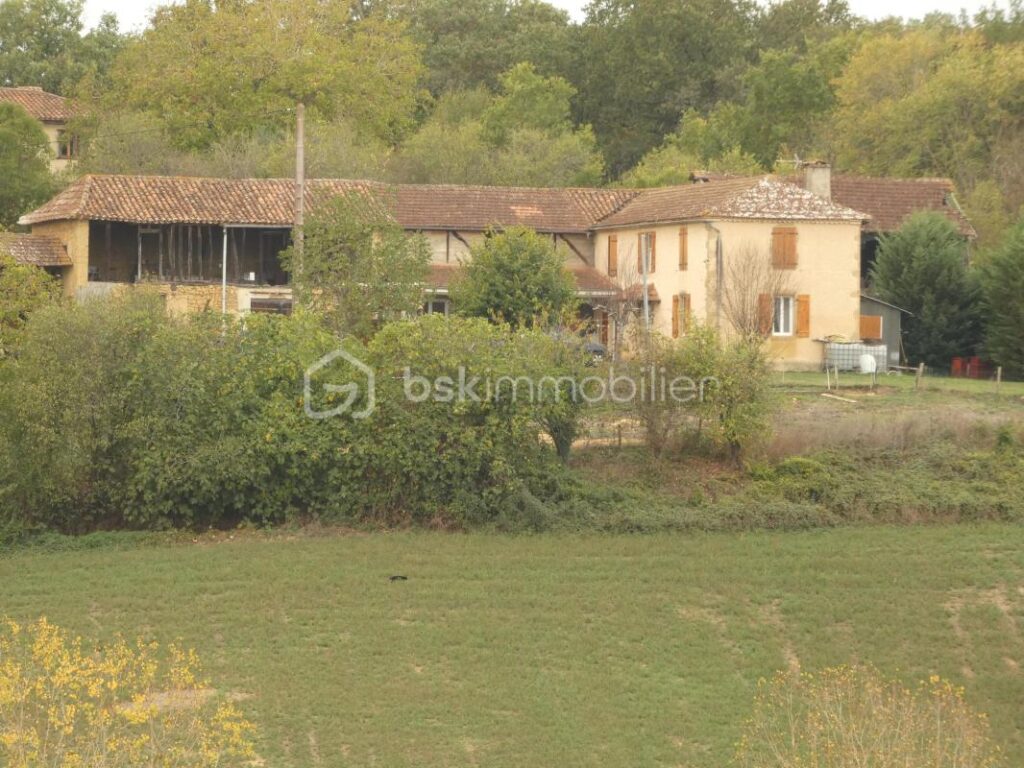 Maison gasconne 201 m2, 6 pièces avec dépendance sur un terrain d&rsquo;environ 5ha – 6 pièces – 5 chambres – 201 m²