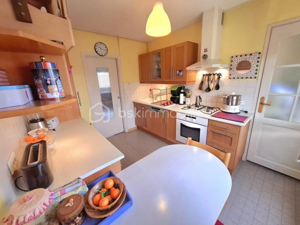 Appartement T3 traversant Est/Ouest – 70 m² – Balcon & vue montagnes – 3 pièces – 2 chambres – 70 m²