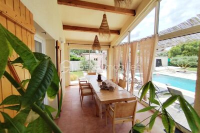 Villa avec un appartement sur 2000 m² de terrain – 8 pièces – 4 chambres – 219 m²