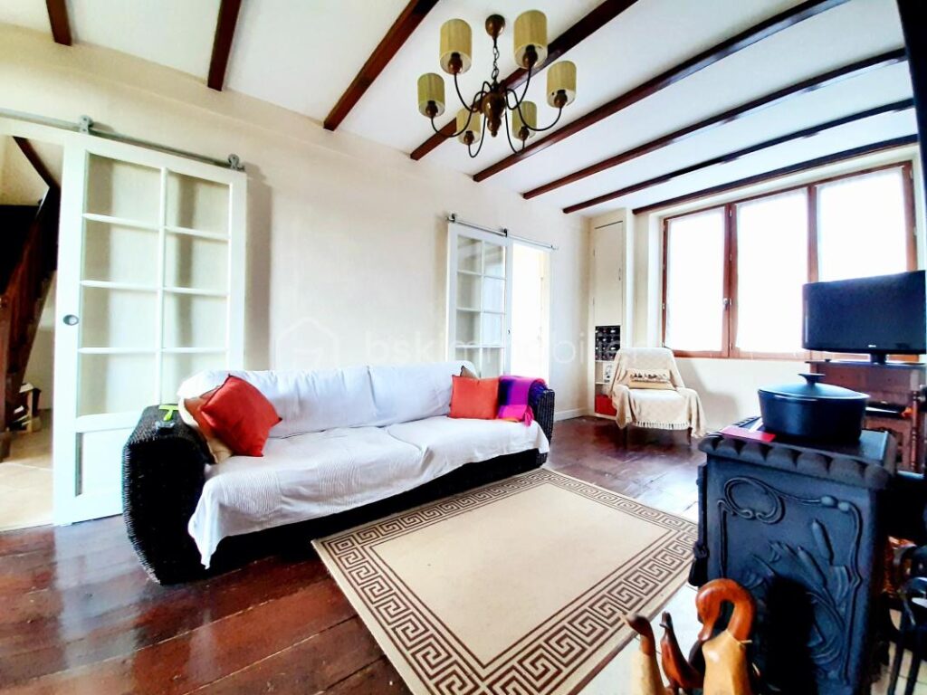 Maison 6 pièces 143 m² – 6 pièces – 5 chambres – 143 m²