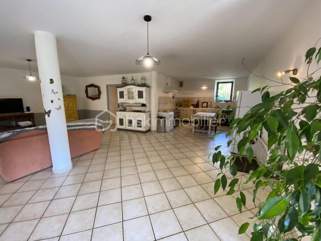 Maison – 5 pièces – 3 chambres – 194 m²