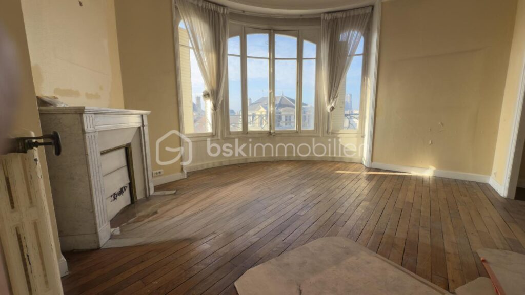 Appartement à rénover centre ville – 5 pièces – 4 chambres – 147 m²