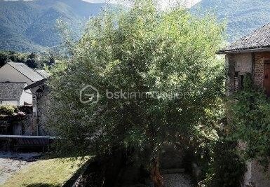 A vendre maison avec petit commerce libre de toute occupation – 5 pièces – 3 chambres – 172 m²