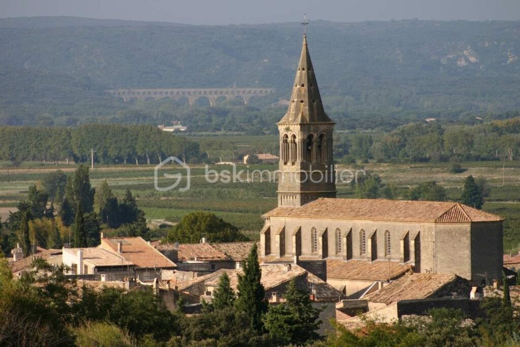 PROPRIETE avec Vue sur le Pont du Gard – Rare sur le secteur – 9 pièces – 6 chambres – 248 m²