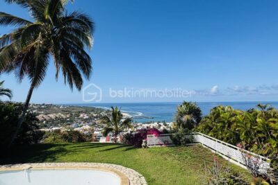 À vendre – Villa vue panoramique à St Gilles les bains – 5 pièces – 4 chambres – 230 m²