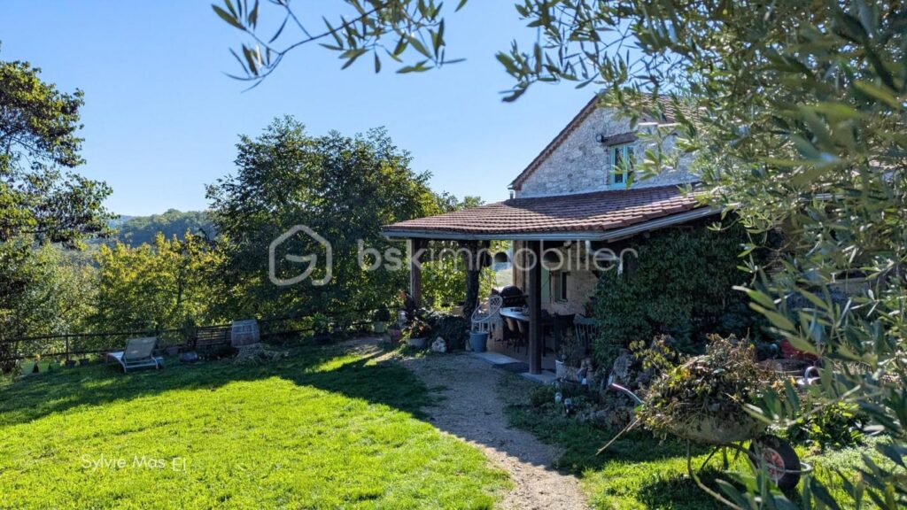 Domaine de charme 2 logements – 5 gîtes – piscine – NR pièces – 11 chambres – 390 m²