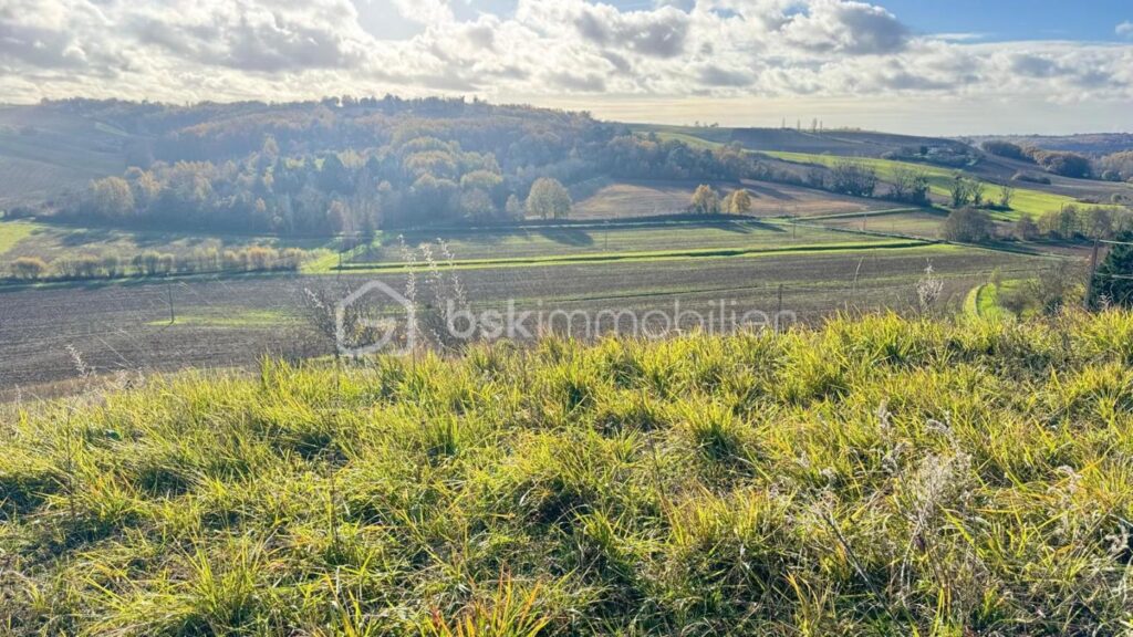 MONTVALEN – Terrain à bâtir de 2400 m² – NR pièces – NR chambres – 2243 m²