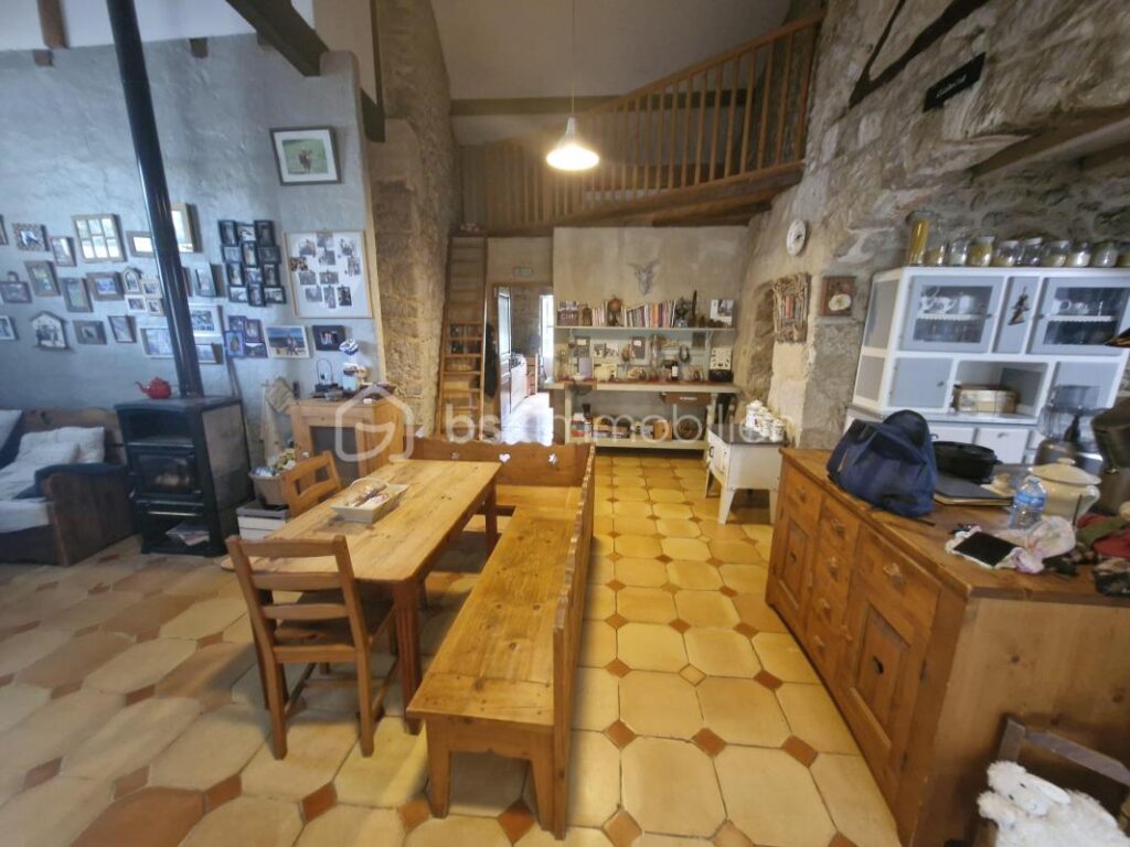 Charmante maison longère de 350m2 à Port-Sainte-Foy-et-Ponchapt – 15 pièces – 8 chambres – 350 m²