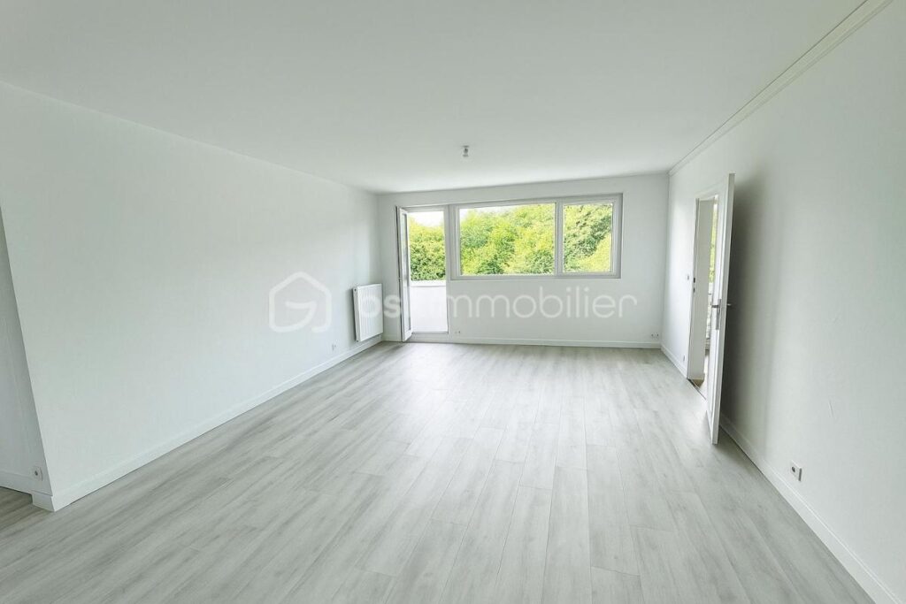 Grand appartement T4 lumineux avec balcons et vue dégagée sur Quimper – 4 pièces – 3 chambres – 85 m²