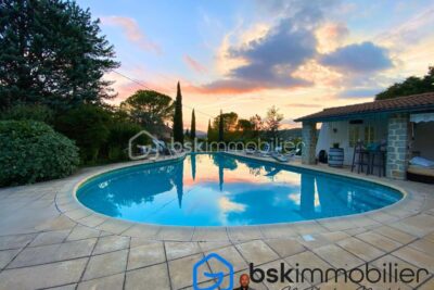 Maison d’Exception à Saint-Privat-des-Vieux – 7 pièces – 4 chambres – 175 m²