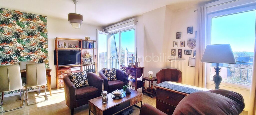 EXCLUSIVITÉ – STUDIO LUMINEUX EN DERNIER ÉTAGE À VILLECRESNES – 1 pièce – 1 chambre – 34 m²