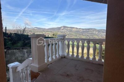 Maison individuelle à Domessin – 142,50 m² habitables – Terrain clos de 1 270 m² – 5 pièces – 3 chambres – 140 m²