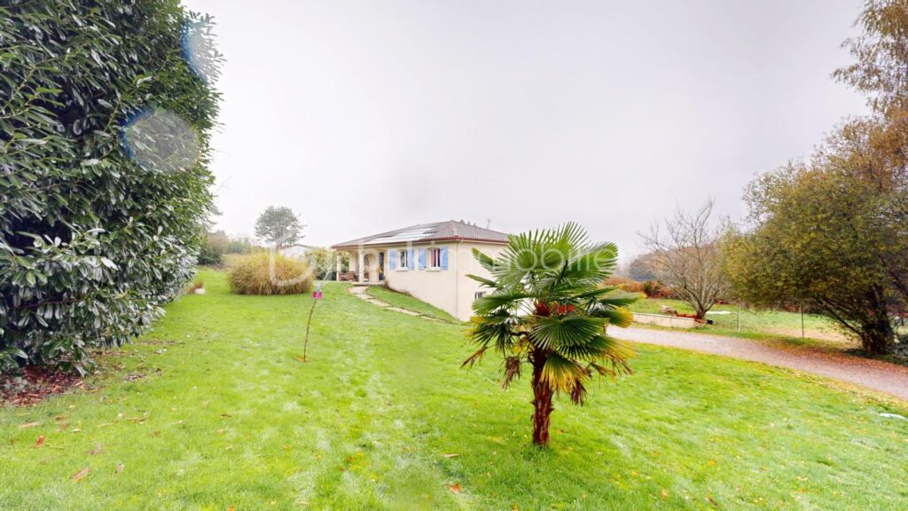 Maison de Type T6 de 157 m2 – 6 pièces – 4 chambres – 157 m²