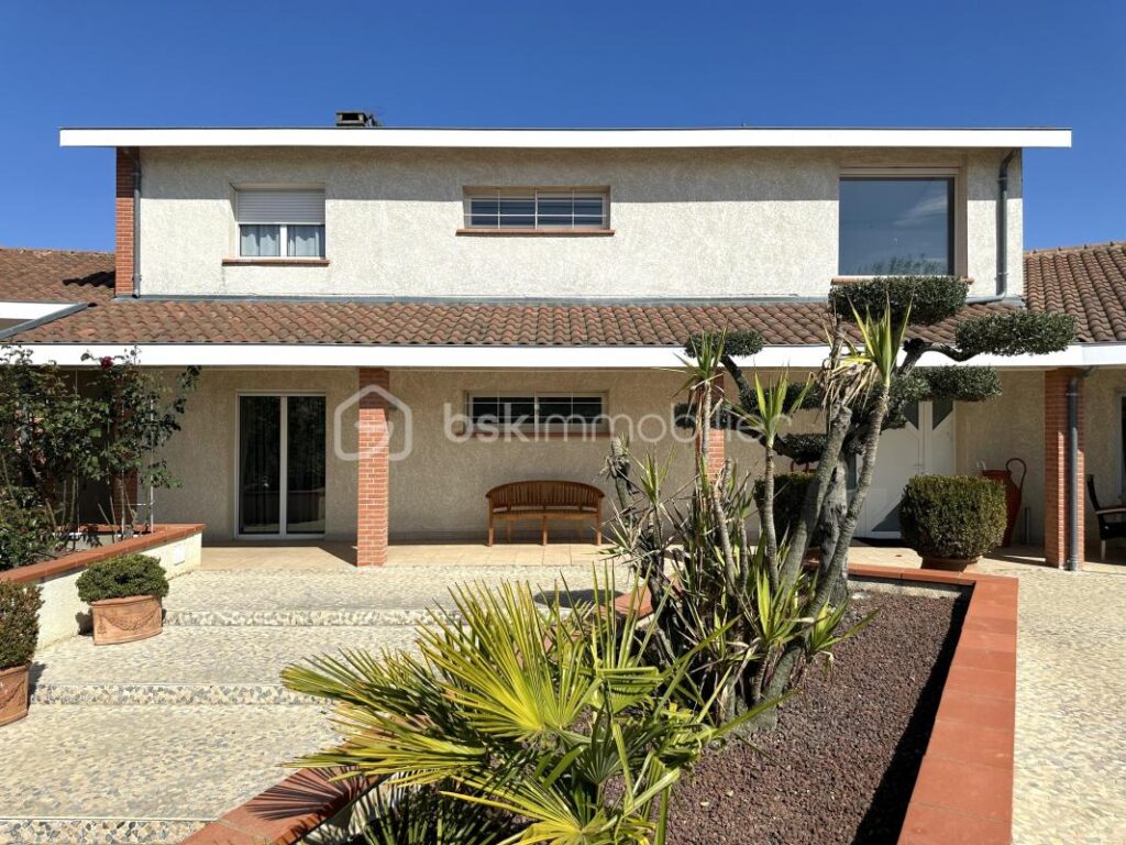 Villa d’architecte – 7 pièces 254M2 – 7 pièces – 6 chambres – 254 m²