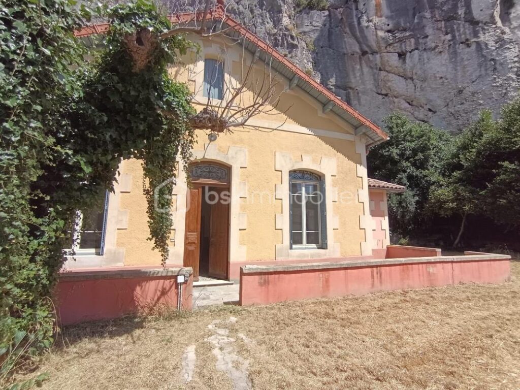 Maison Bourgeoise 140m2 plain pied à flanc de la colline Saint Jacques – 6 pièces – 4 chambres – 140 m²