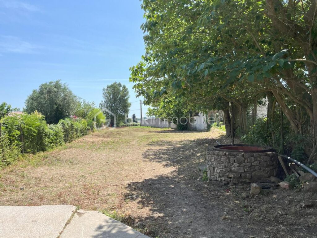 TERRAIN TRESQUES 1000 M² – NR pièces – NR chambres – 993 m²