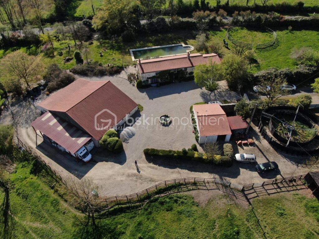 MAGNIFIQUE LOGIS ÉQUESTRE – 7 pièces – 4 chambres – 200 m²