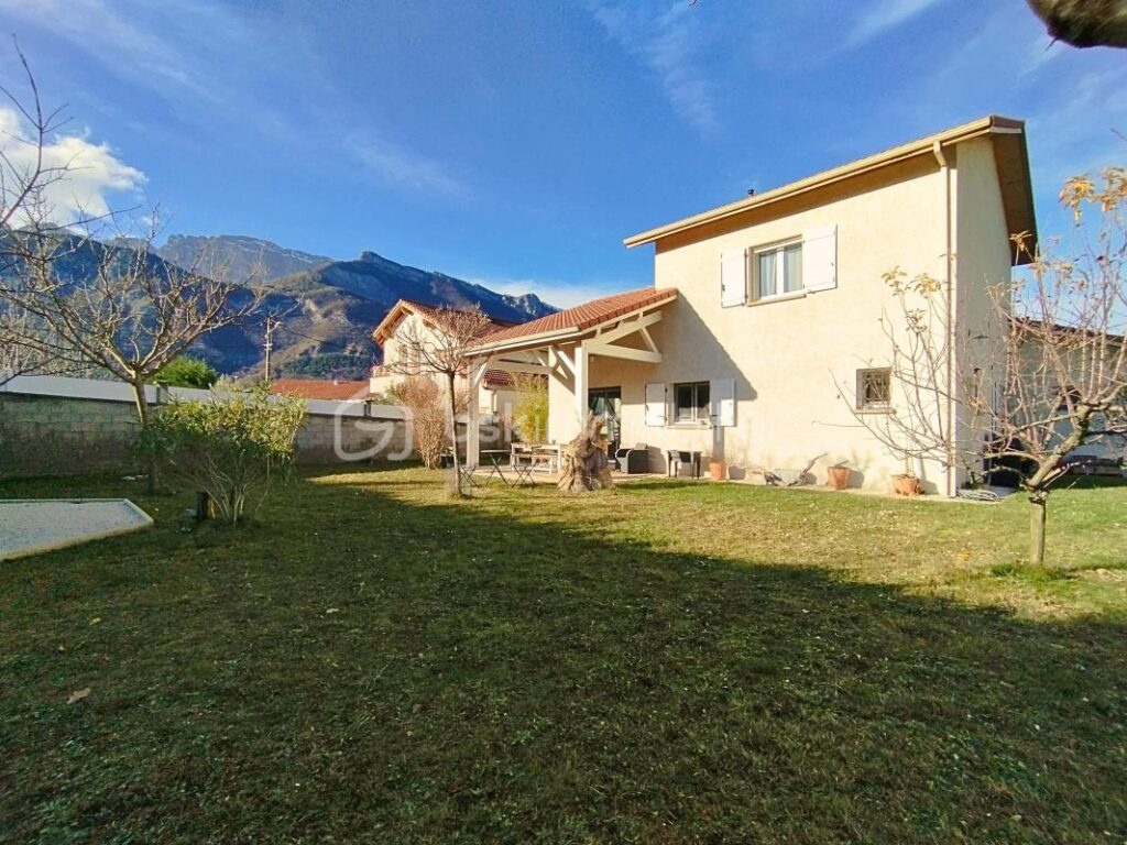 Maison individuelle 106m2 – 5 pièces – 3 chambres – 106 m²