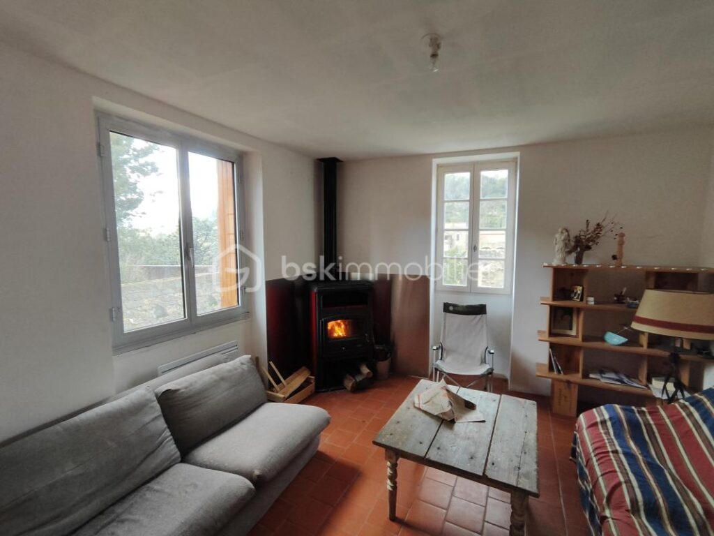 À vendre : Maison rare avec vue exceptionnelle à Lagrasse – 8 pièces – 7 chambres – 180 m²