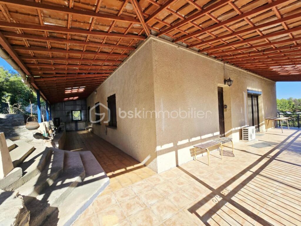 4 FACES – GARAGE 70m² – TROIS CHAMBRES – 5 pièces – 3 chambres – 130 m²