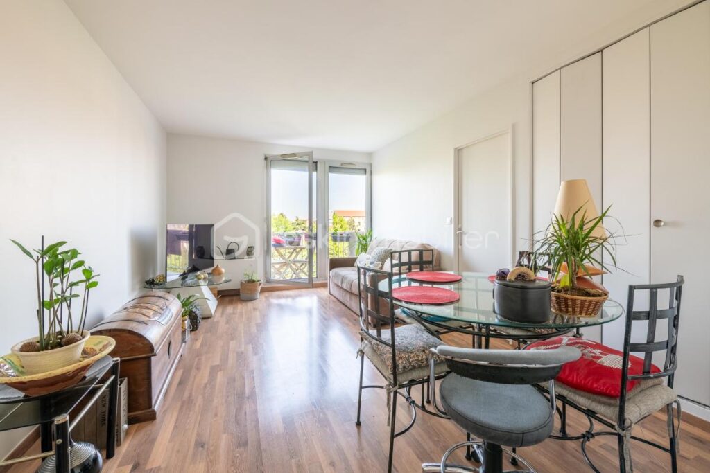 Appartement lumineux situé au 4ème étage sur 4 avec ascenseur dans copropriété entretenue et sécurisée ! – 2 pièces – 1 chambre – 41 m²