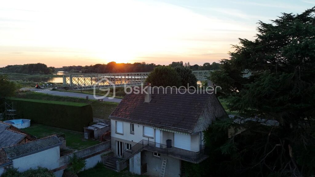 BIEN AVEC VUE IMPRENABLE SUR LA LOIRE – 5 pièces – 3 chambres – 94 m²