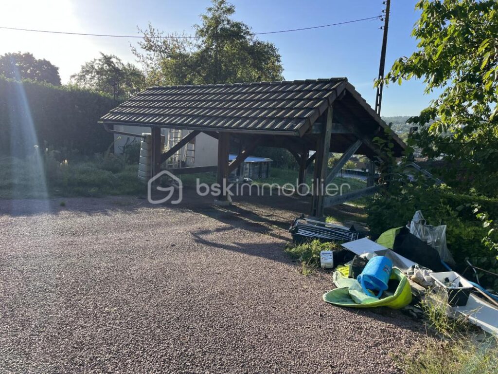 POSITION DOMINANTE À TRÉLISSAC – 8 pièces – 5 chambres – 193 m²