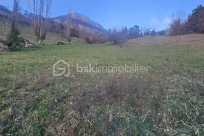 Terrain viabilisé sur la commune de Corenc – NR pièces – NR chambres – 1120 m²