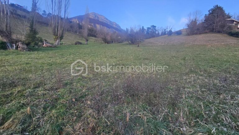 Terrain viabilisé sur la commune de Corenc – NR pièces – NR chambres – 1120 m²