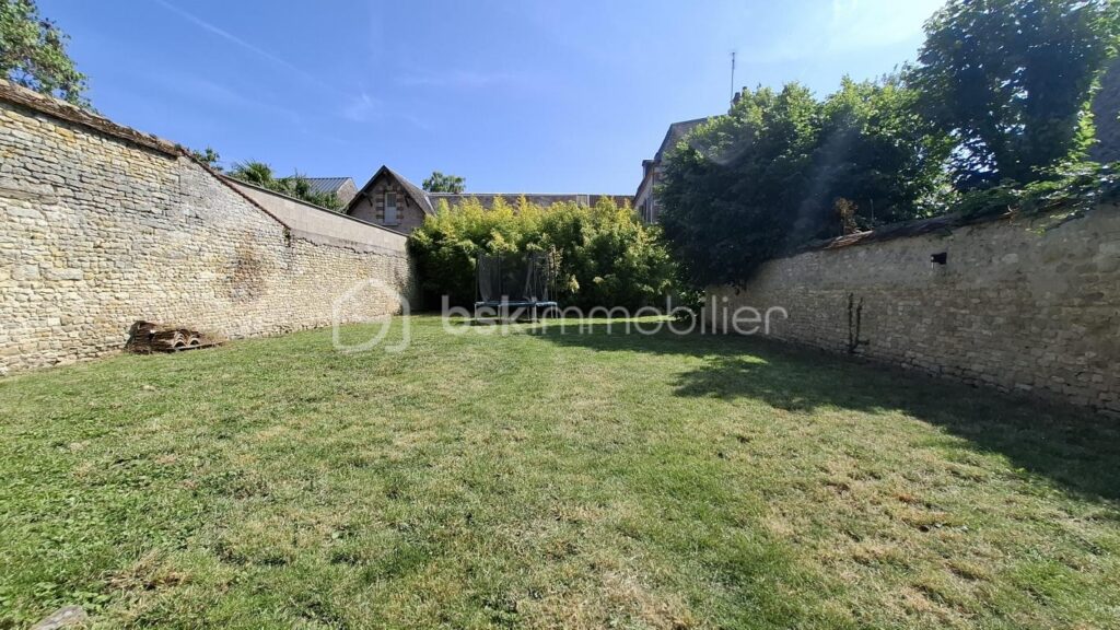 UN SUPERBE APPARTEMENT AVEC UN BEAU JARDIN – 5 pièces – 3 chambres – 131 m²