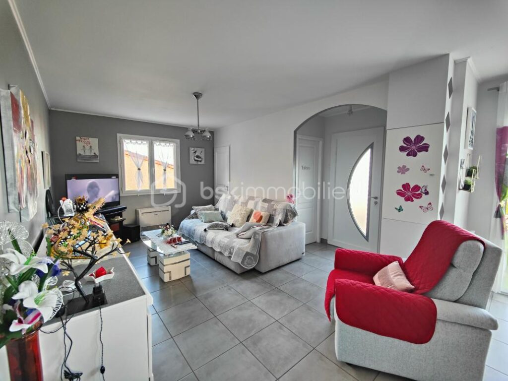 MONTREDON DES CORBIÈRES – Maison de PLAIN PIED de 90 m² sur 580m² de parcelle avec très belle vue – 4 faces – GRANDE PIÈCE A VIVRE MODERNE – 3 chambres – Climatisation réversible – double vitrage – Garage – Piscinable – 4 pièces – 3 chambres – 90 m²