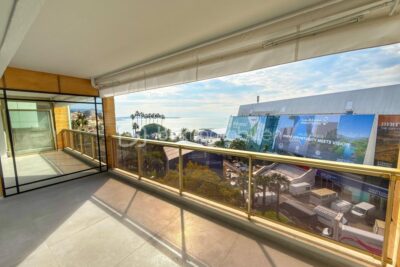 CANNES CROISETTE – APPARTEMENT 2 PIECES – 53M² – TERRASSE 12M² – VUE MER ET PALAIS DES FESTIVALS – PARKING – 2 pièces – 1 chambre – 49 m²