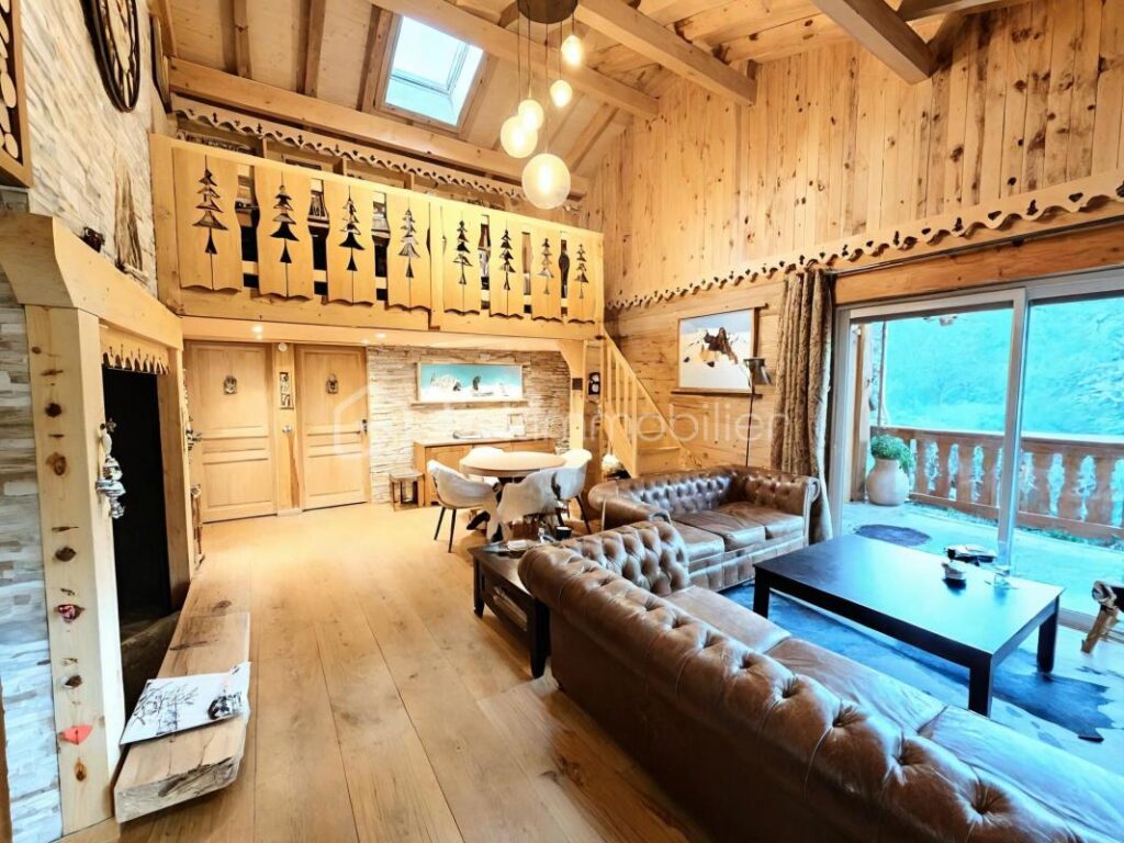 À Vendre : Haut de Chalet à Colmars – Charme et Confort en Montagne – 4 pièces – 3 chambres – 128 m²