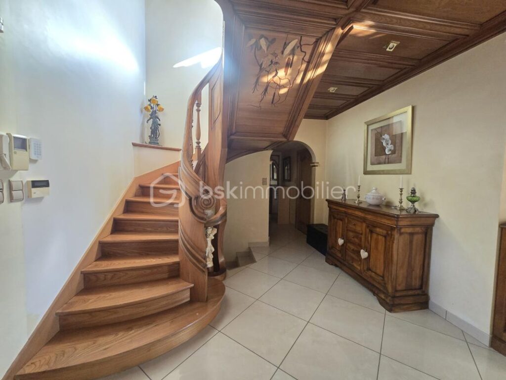 Propriété d’exception 250 m2 avec piscine et dépendance – 5 pièces – 4 chambres – 250 m²