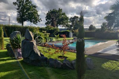 Maison avec piscine – 6 pièces – 3 chambres – 197 m²