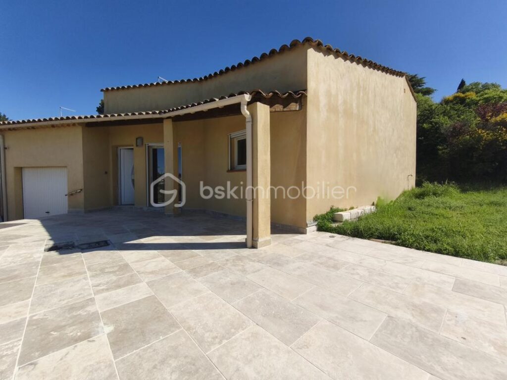 Maison T 4 97 m² sur 1600m² de terrain – 5 pièces – 3 chambres – 97 m²