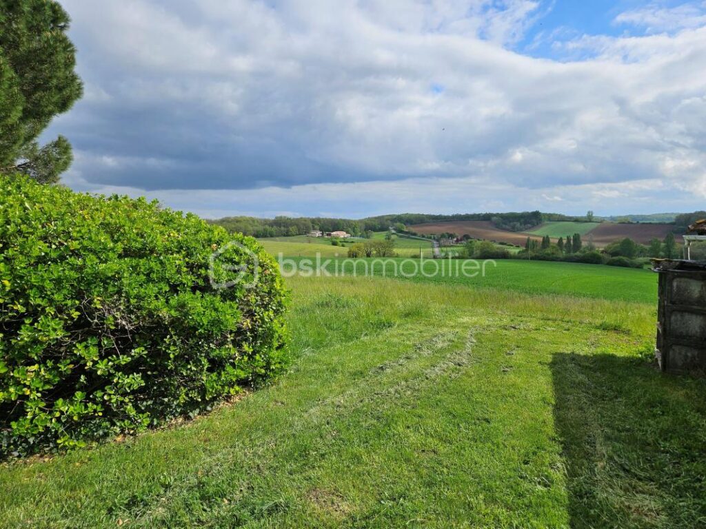 Maison de campagne en pierre et chalet avec vue – 4 pièces – 3 chambres – 135 m²
