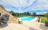 CHARMANTE MAISON EN PIERRE, 8 PIÈCES, 4 CHAMBRES, GARAGE, ANNEXES, PISCINE !!! – 8 pièces – 4 chambres – 245 m²