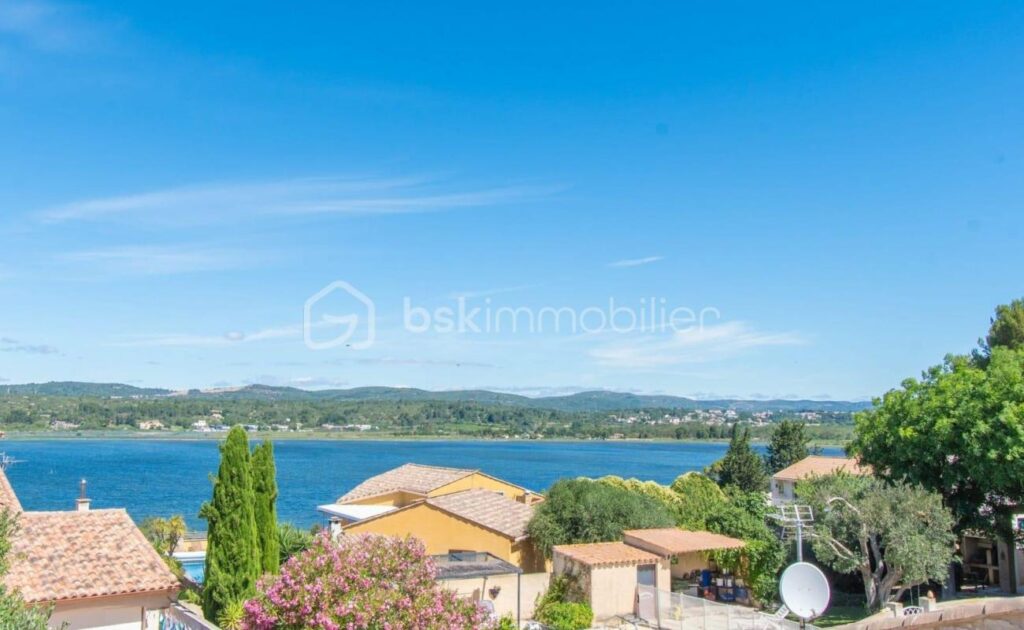 Villa d’architecte – Vue Étang de Thau – 310 m² + logement indépendant – Terrain 1 000 m² – 10 pièces – 5 chambres – 309 m²