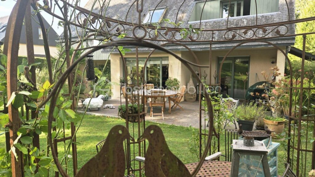 Élégante maison de caractère – Quartier Montaubert, cadre verdoyant – 7 pièces – 3 chambres – 164 m²