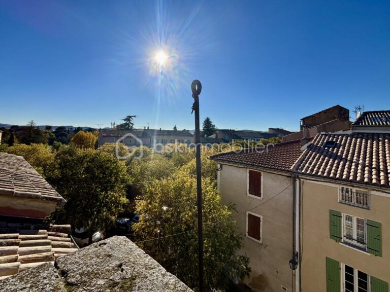 Entre tradition et modernité, découvrez le charme de cette belle maison de village refaite à neuf – 5 pièces – 4 chambres – 113 m²