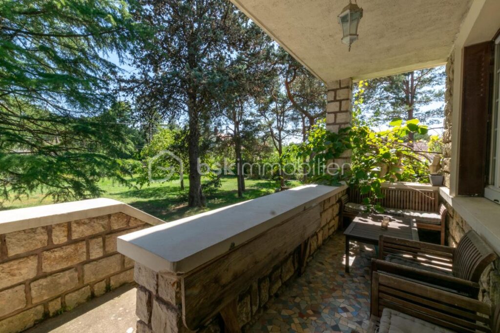 Maison bourgeoise – 8 pièces – 6 chambres – 230 m²